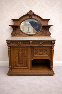 Dubový príborník so zrkadlom a mramorovou doskou