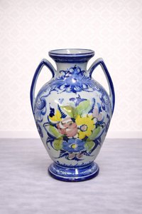 Ručne maľovaná keramická váza s kvetinovými motívmi a dvojitými ušami