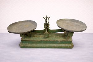 Starožitné dvojmiskové váhy bez závažia