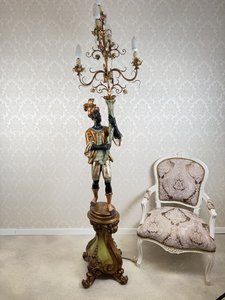 Drevorezba nosiča svetla - mouřenína