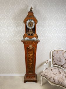 Talianske stojacie hodiny s bronzovými prvkami