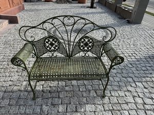 Záhradná dvojmiestna lavička z tepaného železa s vejárovým operadlom, cena za ks