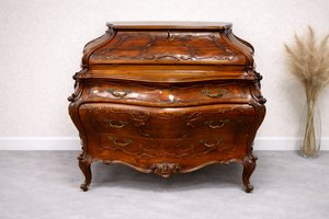 Luxusní psací stolek „břichatka“ s intarziemi