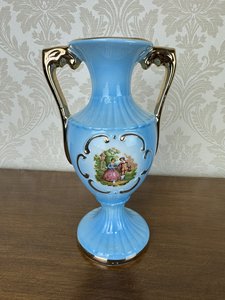 Talianska porcelánová váza s modrou glazúrou