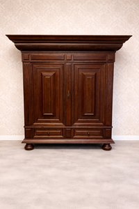 Starožitná dubová skriňa z masívu, obdobie renesancie