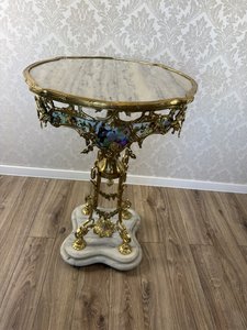 Dekoratívny odkladací stolík s bronzom, miniatúrami a mramorom, cena za ks