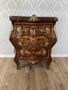 Komoda s bohatou intarziou a bronzovým dekorom