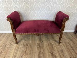 Taburet s čalúnením vo vínovom zamate