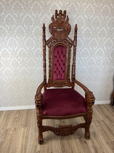 Trón s rezbami a vínovým zamatom, cena za ks