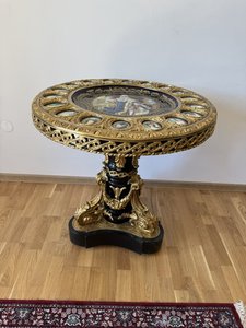 Luxusný barokový stôl s maľovanou doskou a bronzovými detailmi