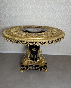 Luxusný salónny stôl s porcelánovými medailónmi