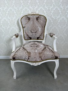 Elegantné kreslo vo francúzskom štýle