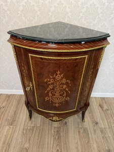 Rohová komoda s intarzií, cena za ks