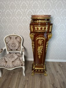 Luxusný podstavec s mramorom, cena za ks