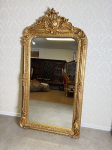 Stojacie zrkadlo s lomeným oblúkom