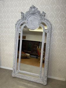 Zrkadlo s dekoráciou anjelikov