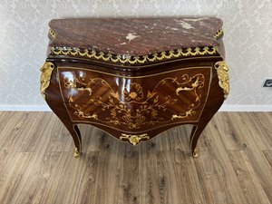 Bombé komoda s intarziou a mramorovou doskou