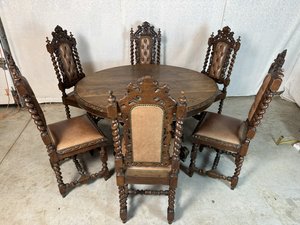 Honosný jedálenský set s rezbami loveckých psov