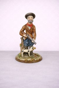 Porcelánová soška lovca so psom