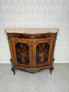 Intarzovaná komoda s mramorovou doskou