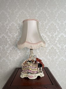 Porcelánová stolná lampa