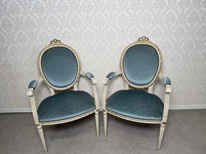 Kreslo s oválnym operadlom v bielom ráme cena za ks