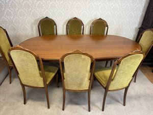 Elegantný jedálenský set pre osem osôb