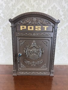 Ozdobná poštová schránka s historickým reliéfom a ornamentom, cena za ks