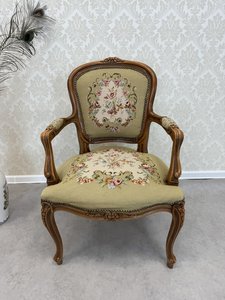 Elegantné gobelínové kreslo
