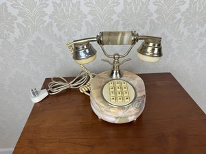 Stolný telefón Onyx s kovovými detailmi