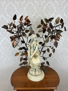 Romantická stolná lampa s figurálnou soškou