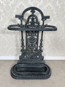 Liatinový stojan na dáždniky