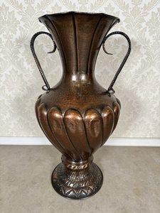 Kovaný medený džbán