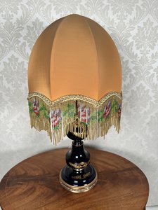 Lampa so skleneným telom v kobaltovom tóne