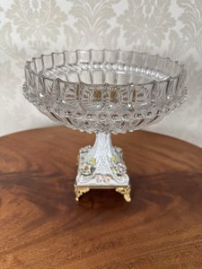 Miska na porcelánovom podstavci