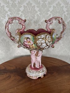 Ružová porcelánová misa s plastickým dekorom