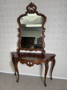 Konzolový stolík so zrkadlom