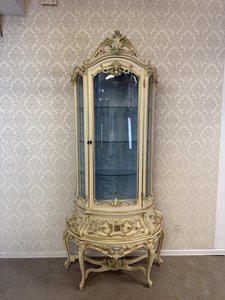 Luxusná presklená vitrína