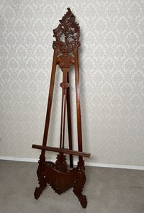 Vyrezávaný drevený stojan na obrazy, cena za ks