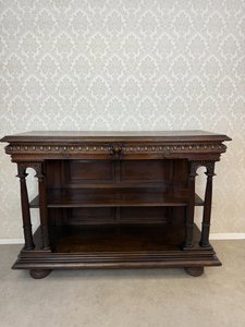 Elegantný príborník