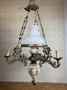 Luster s figurálnymi motívmi a porcelánovým telom