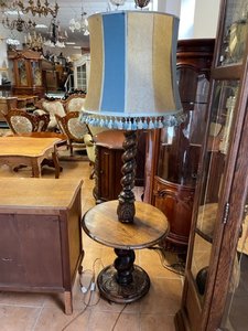 Stojacia lampa