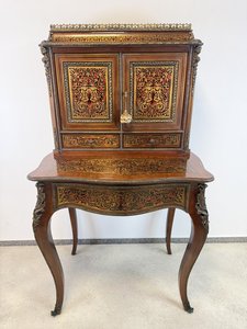 Kabinet s boulellovou intarziou