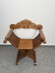 Skladacie kresielko s ozdobným operadlom