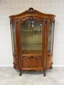 Vitrína z čerešňového dreva