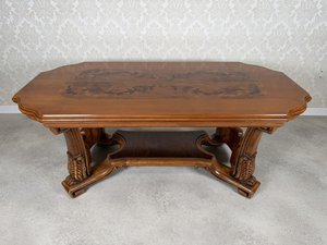 Luxusný vyrezávaný konferenčný stolík