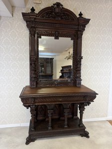 Reprezentatívna konzola so zrkadlom