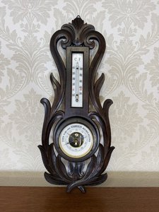 Drevený barometer s teplomerom