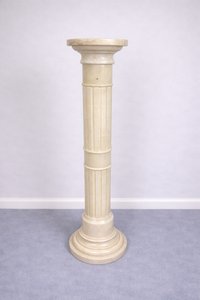 Mramorový svietiaci podstavec stĺpa